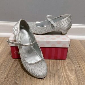 Little girls Silver studded dress shoes size 2
